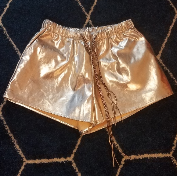 💕Fashion Nova Silver Shorts with Pockets!! - Picture 3 of 4